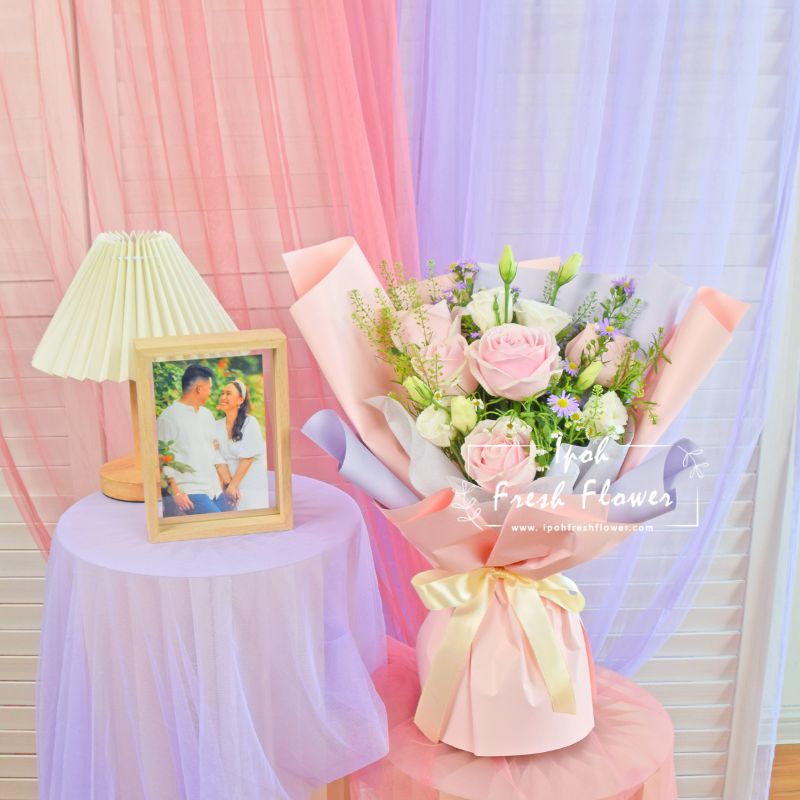 Pink Cinta Photo Frame Gift Bundle| Fresh Flower Same Day Delivery Ipoh
