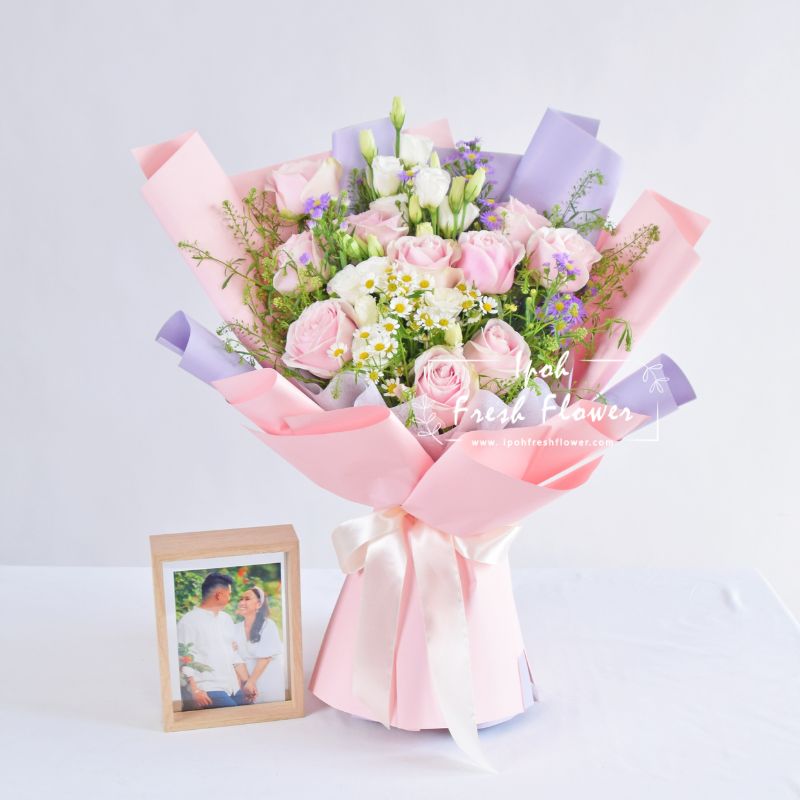 Pink Cinta Photo Frame Gift Bundle| Fresh Flower Same Day Delivery Ipoh