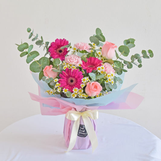 Erastus Vase Arrangement| Fresh Flower In A Vase| Same Day Delivery
