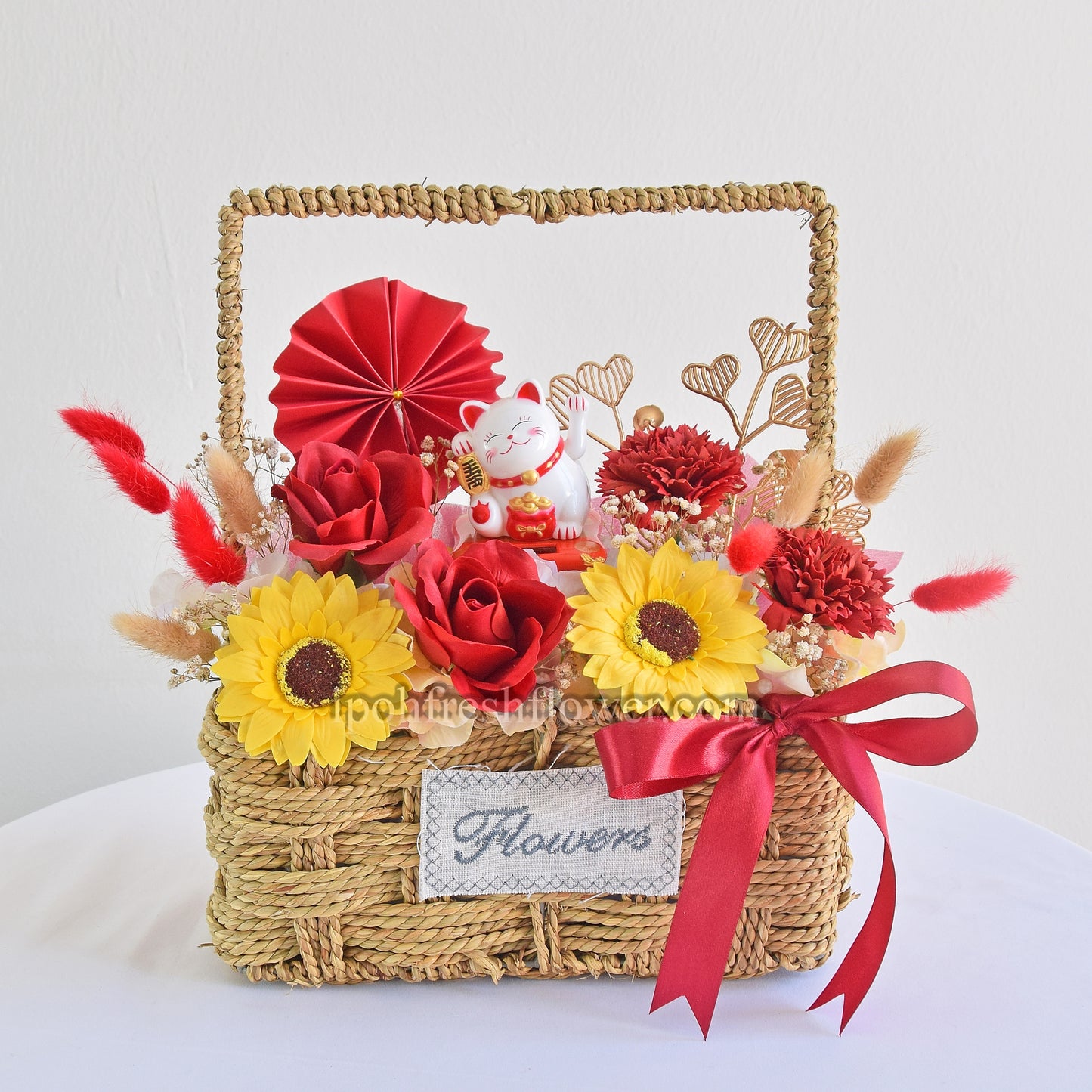 Ethan Fortune Lucky Cat Opening Flower Arrangement