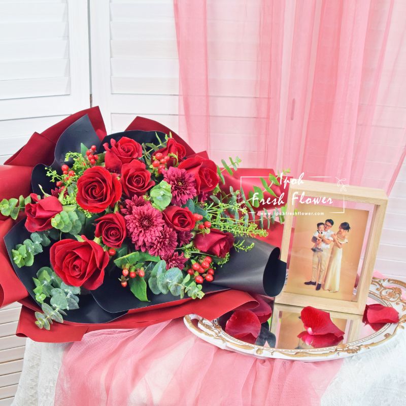 Sayang Photo Frame Gift Bundle| Fresh Flower Same Day Delivery Ipoh