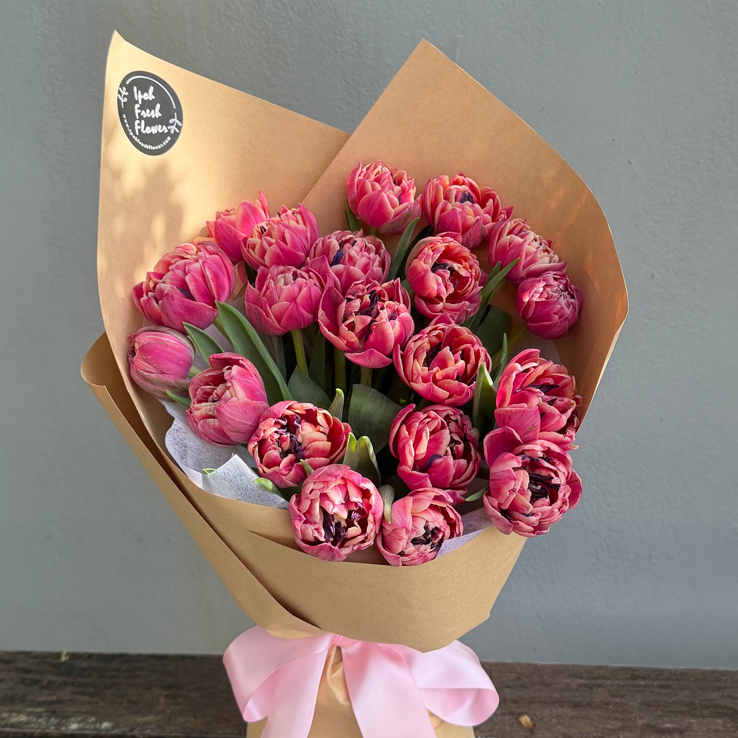 Jambatan Bunga Tulip Merah Muda Yonina