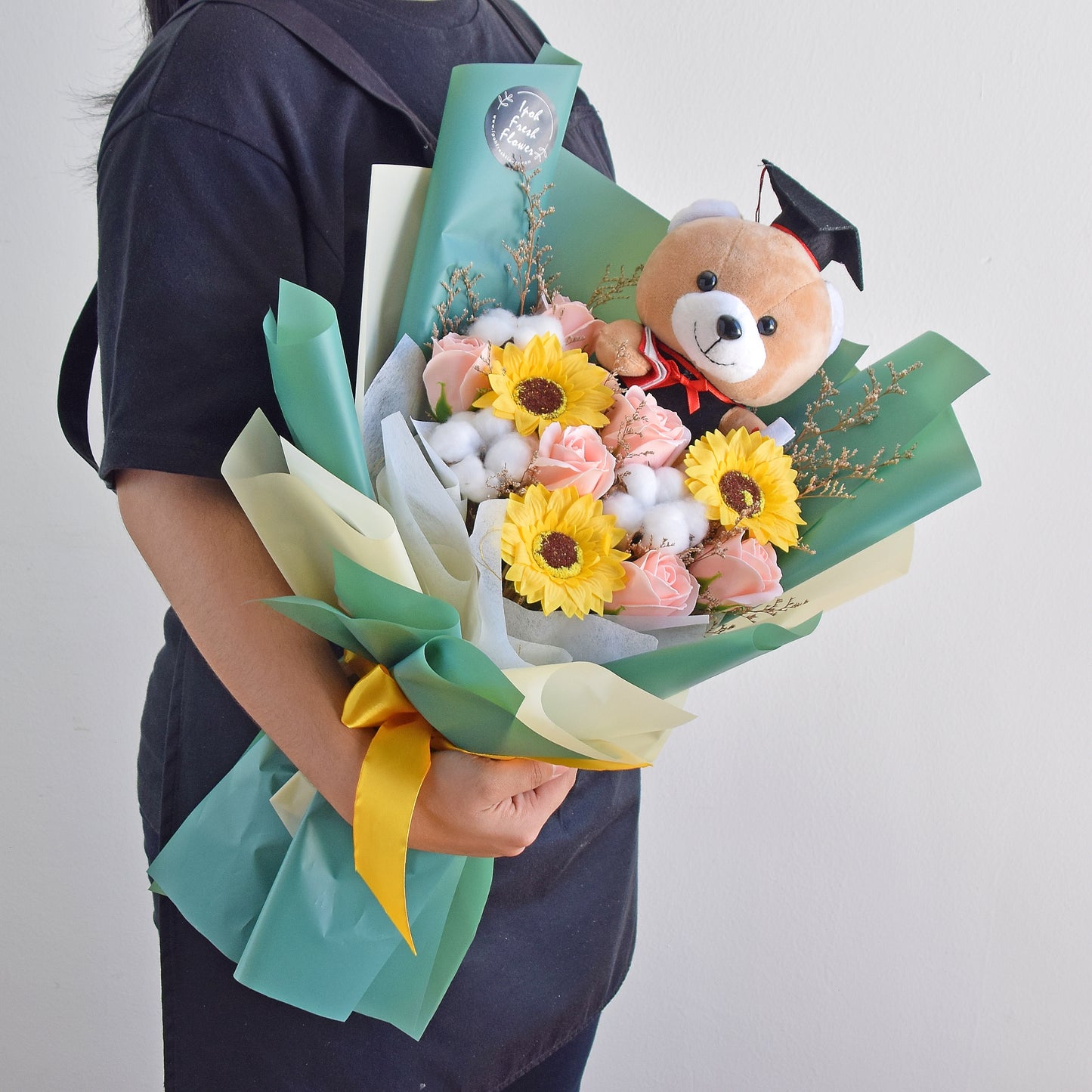 Honor Grad Soap Flowers Graduation Bouquet| Graduation Gift Delivery