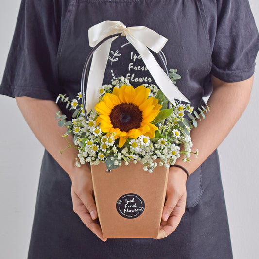 Jolly | Sunflower & Baby breath flower basket