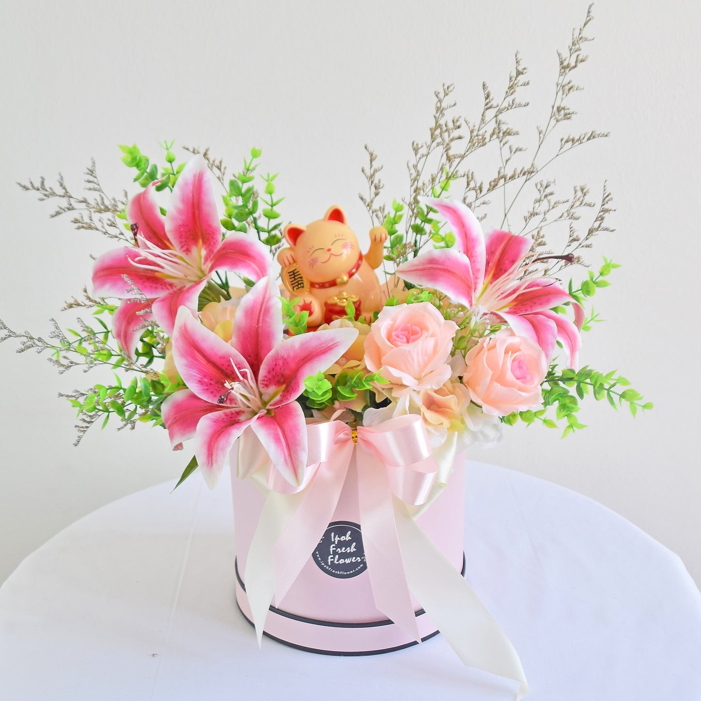 Keira| Fortune Lucky Cat Opening Flower Arrangement