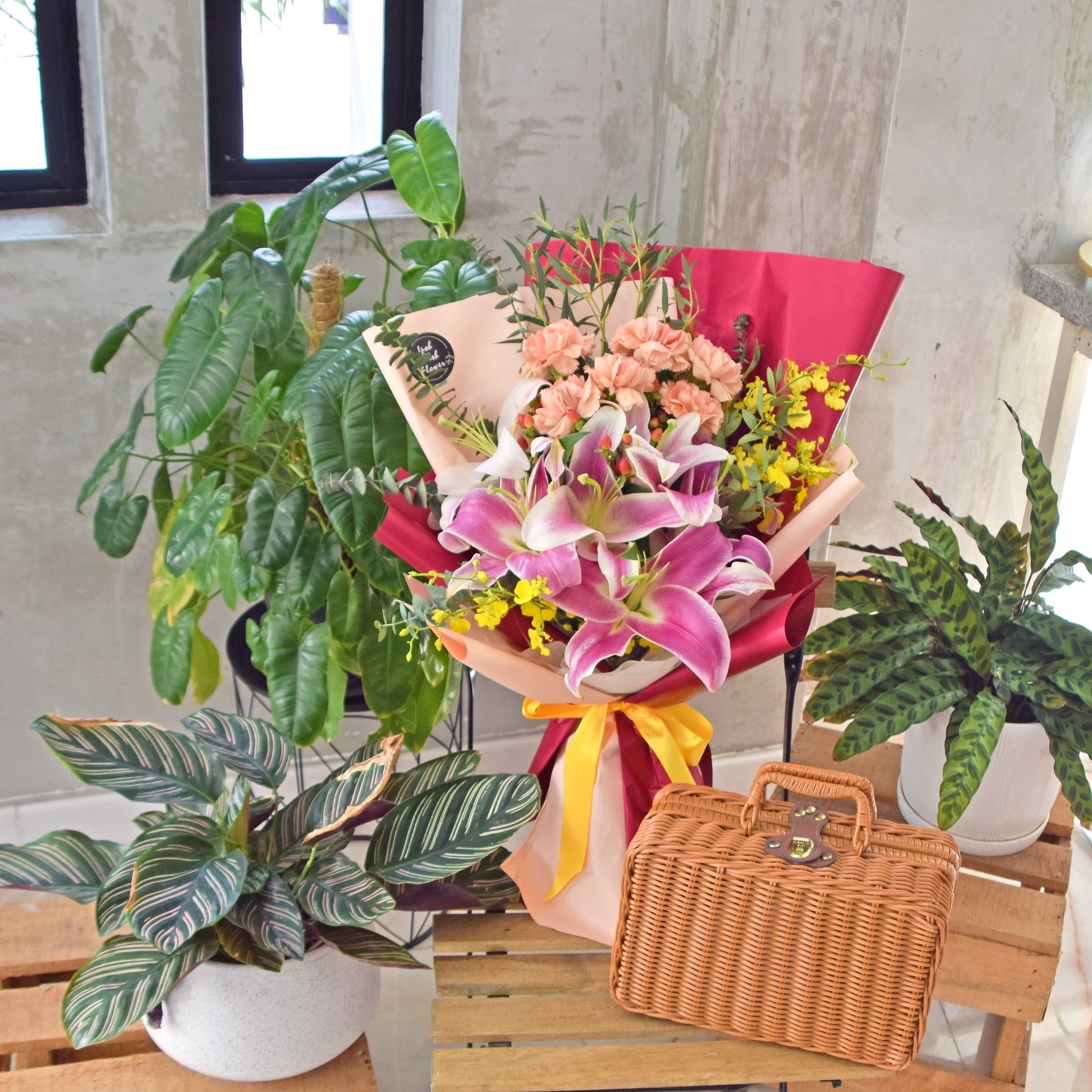 Serafin| Deluxe Fresh Flower Bouquet| Same Day Delivery
