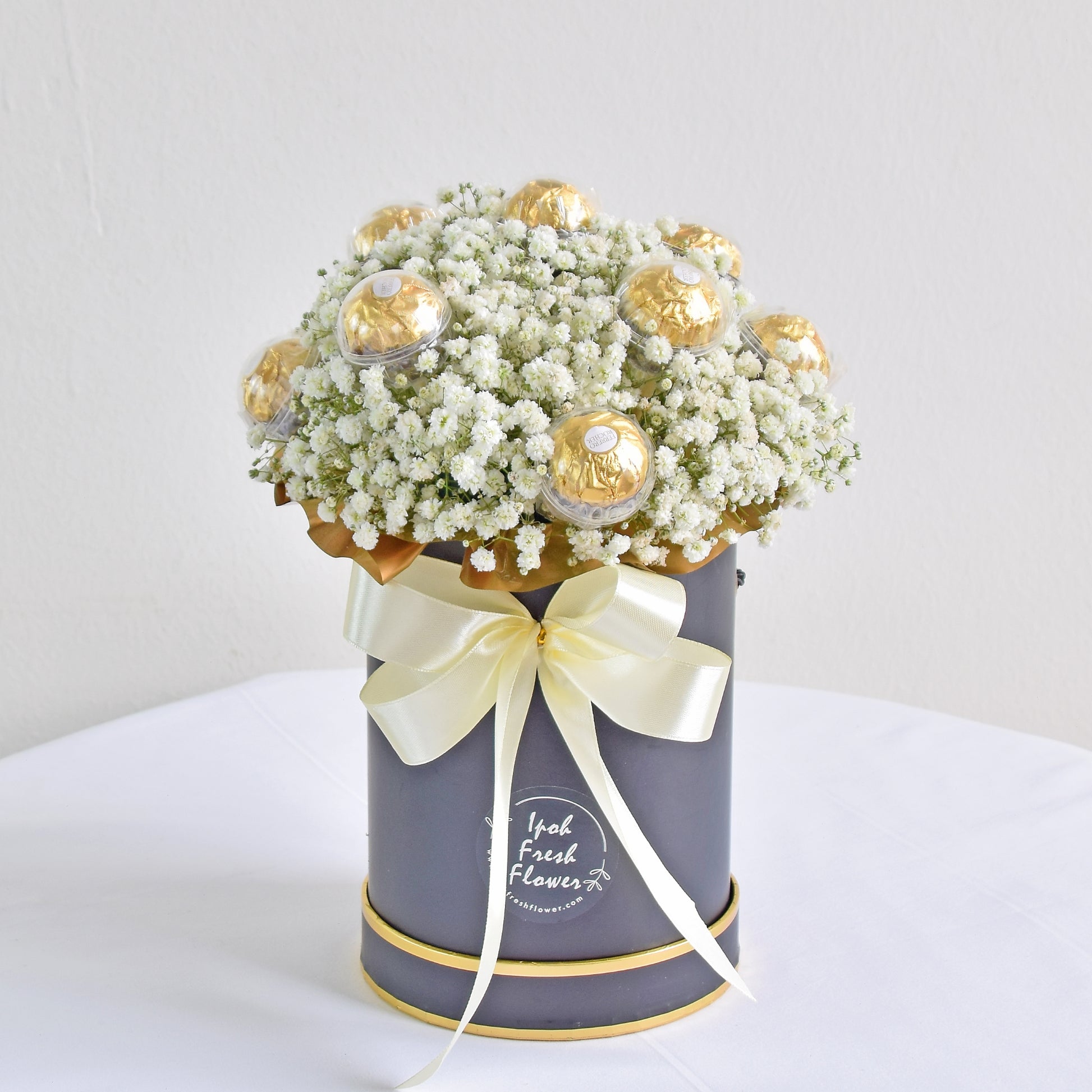 Sweet Bloom Box| Flower & Chocolate Bloom Box| Same Day Free Delivery