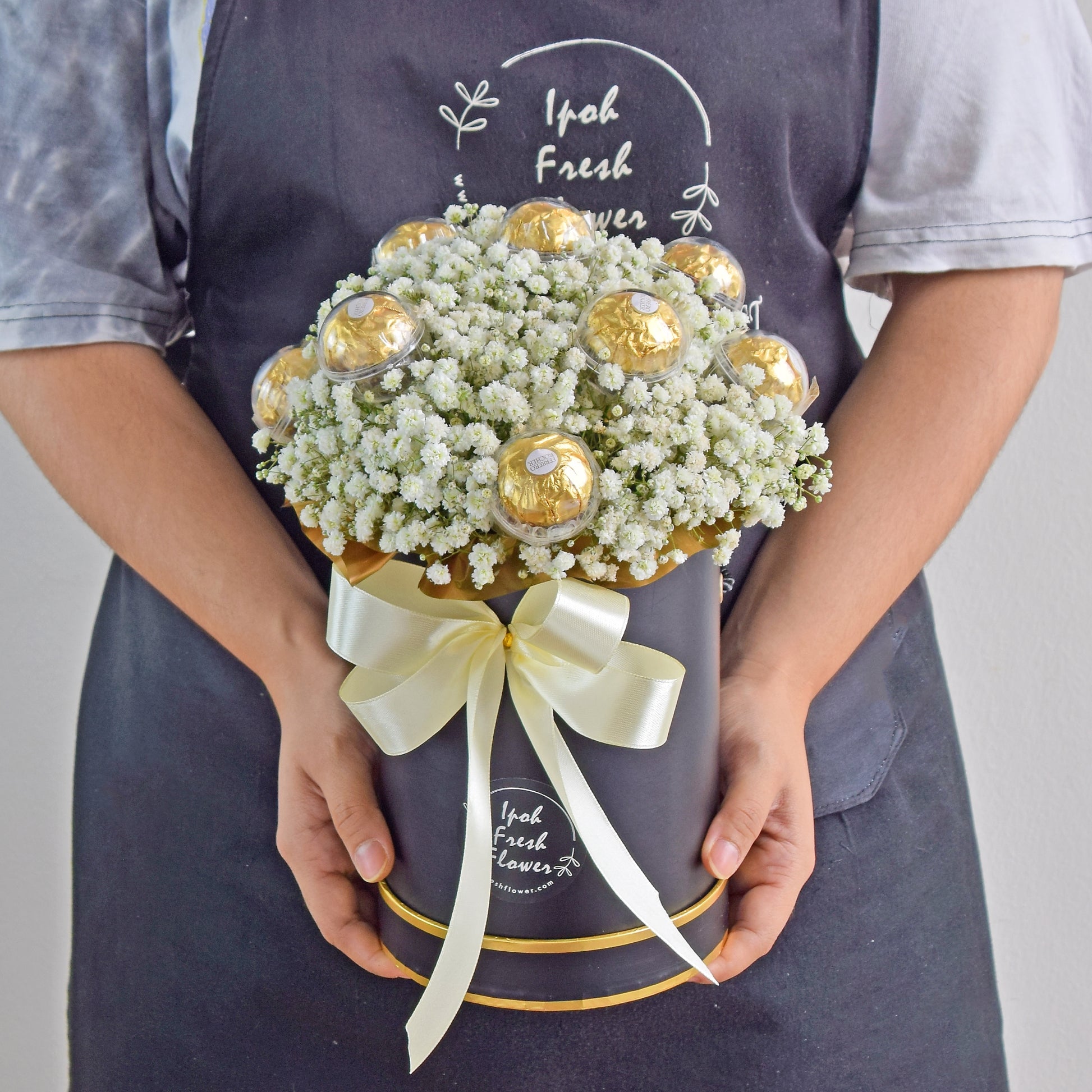 Sweet Bloom Box| Flower & Chocolate Bloom Box| Same Day Free Delivery