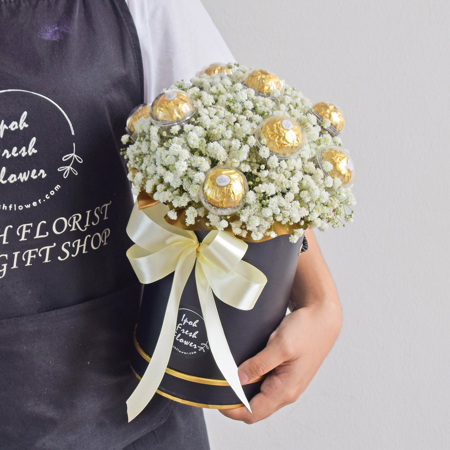 Sweet Bloom Box| Flower & Chocolate Bloom Box| Same Day Free Delivery