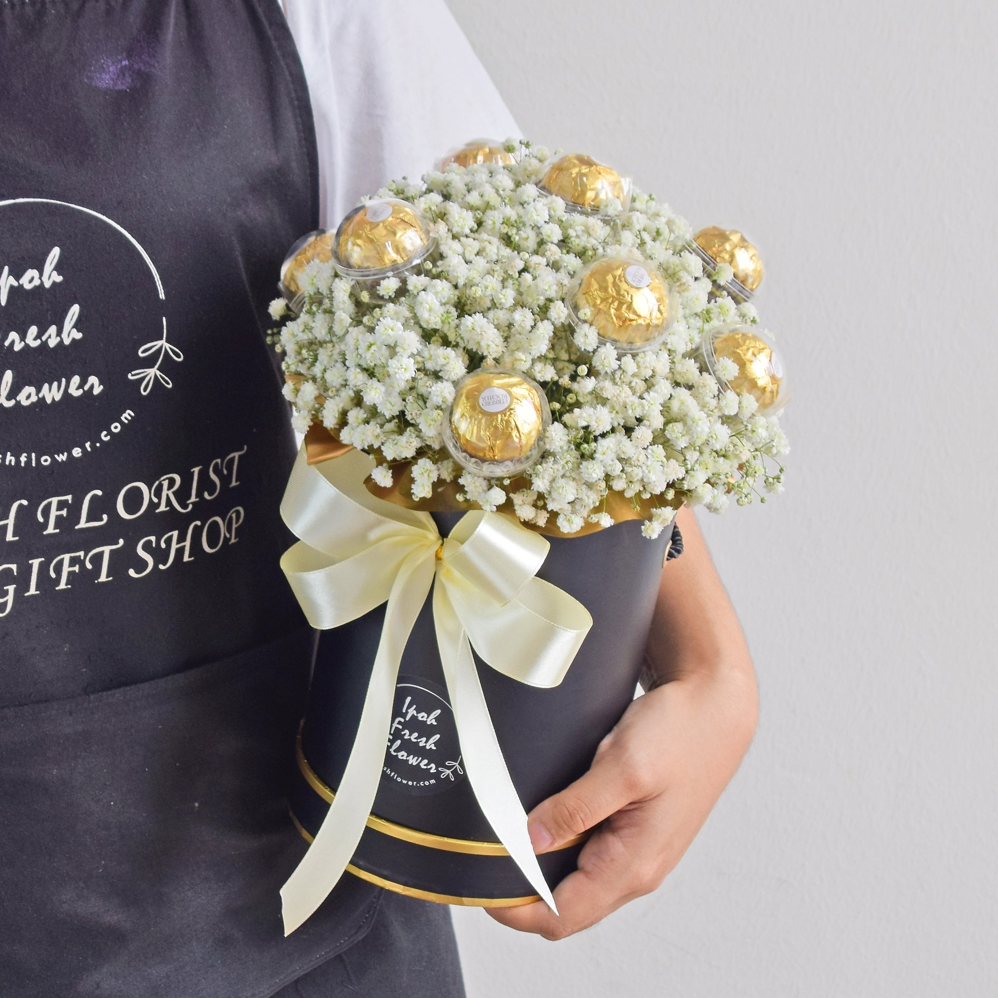 Sweet Bloom Box| Flower & Chocolate Bloom Box| Same Day Free Delivery