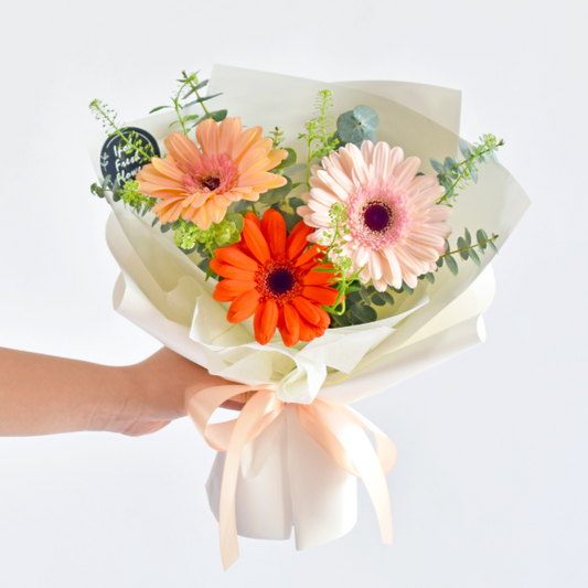Vicky| Petite Fresh Flower Bouquet