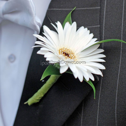 Daisy Boutonniere