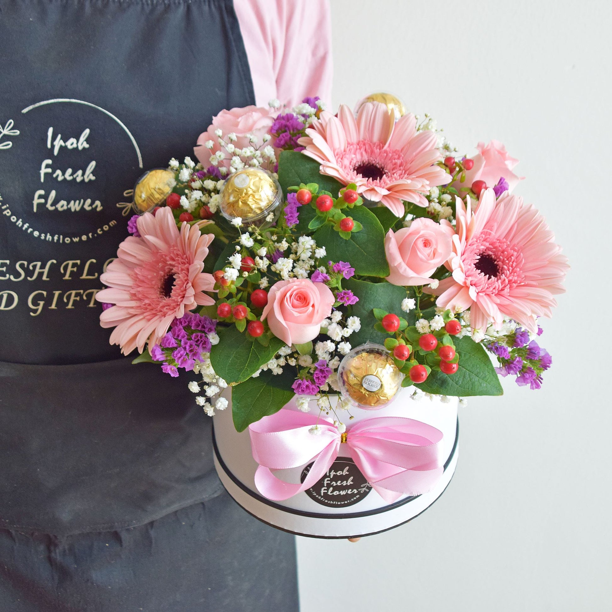 Sweet Beauty| Fresh Flower And Chocolate Gift Box Delivery