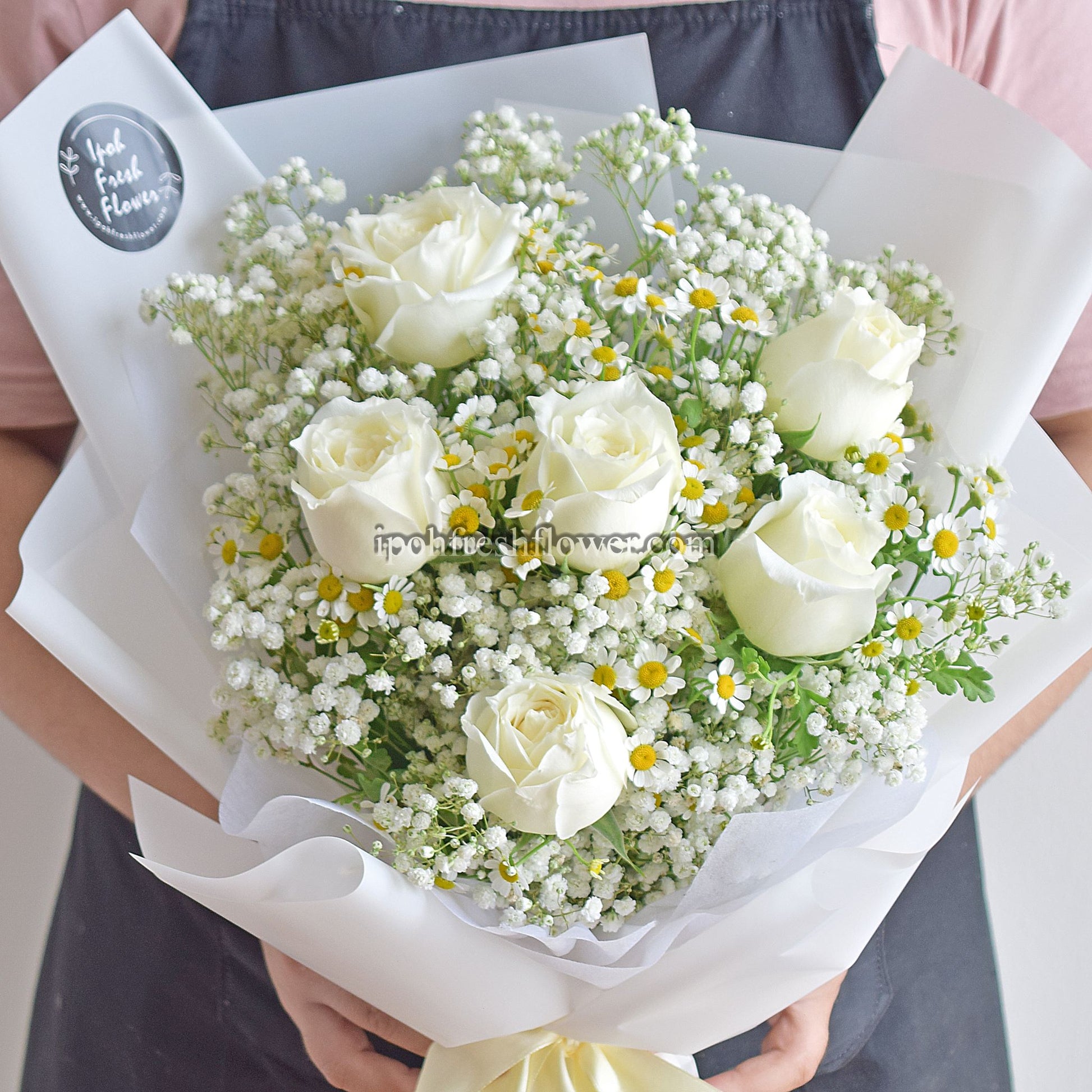 White Romance| Roses With Baby Breath Bouquet| Fresh Flower Delivery