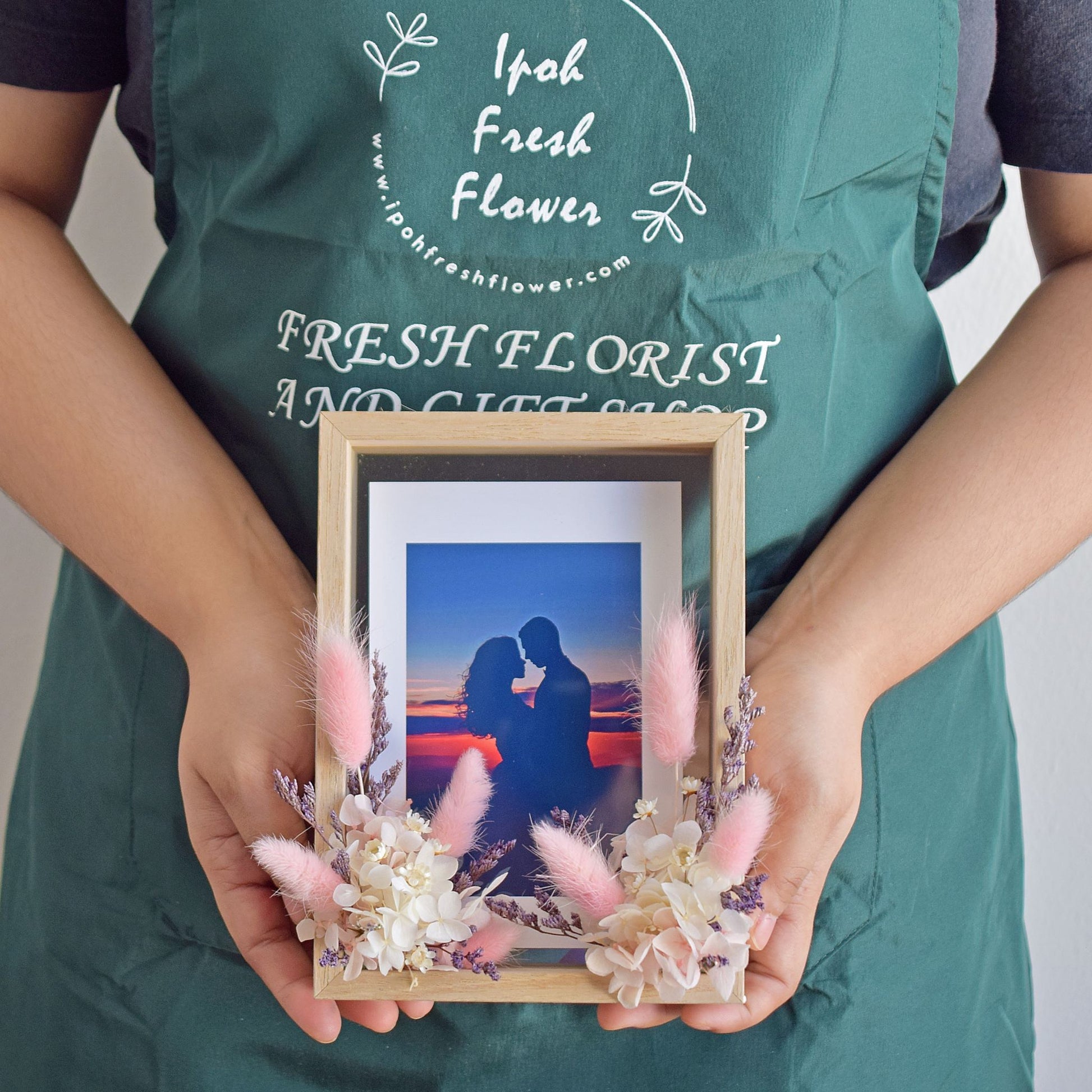 Yvonne Preserved Photo Flowers Frame