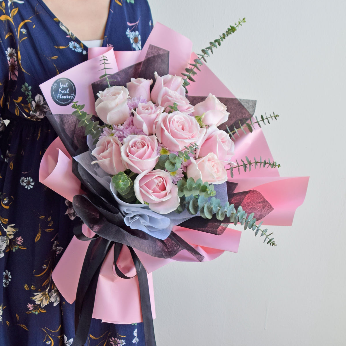 Black Pink Roses Bouquet| Fresh Flower Delivery – Ipoh Fresh Flower