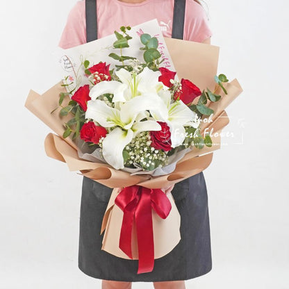 Delightful| Lilies Fresh Flower Bouquet