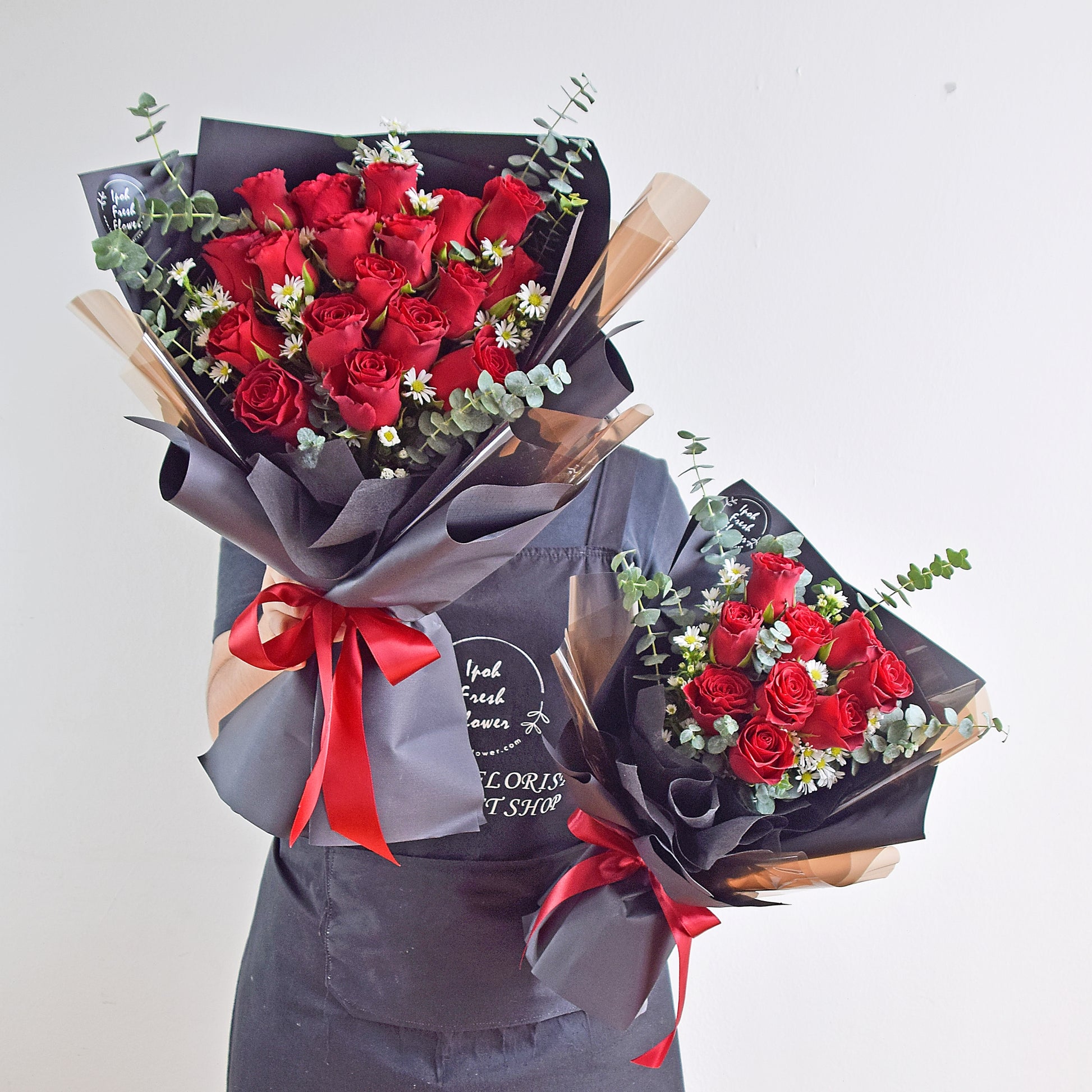 Effulgent| Red Roses Bouquet| Fresh Flower Delivery