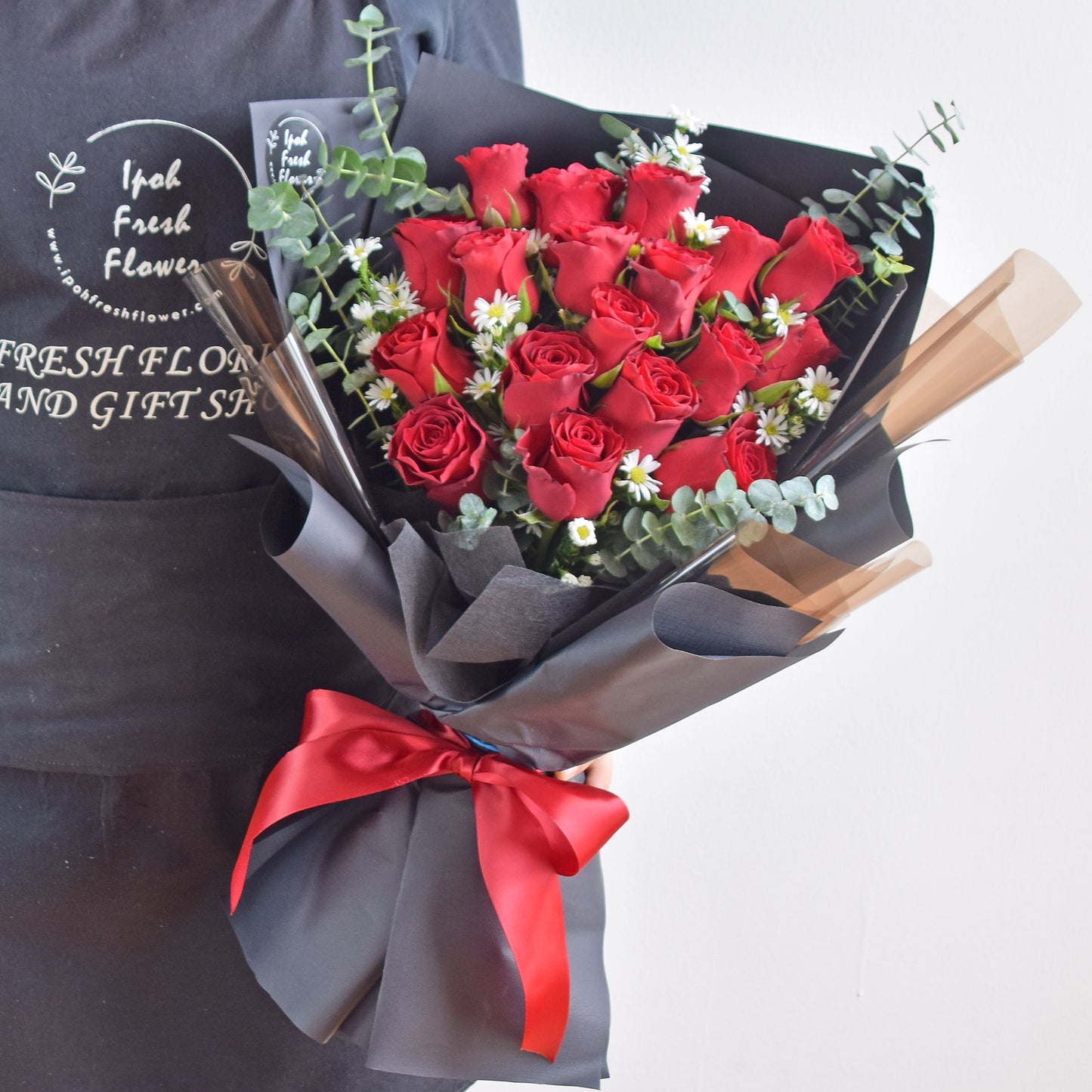 Effulgent| Red Roses Bouquet| Fresh Flower Delivery