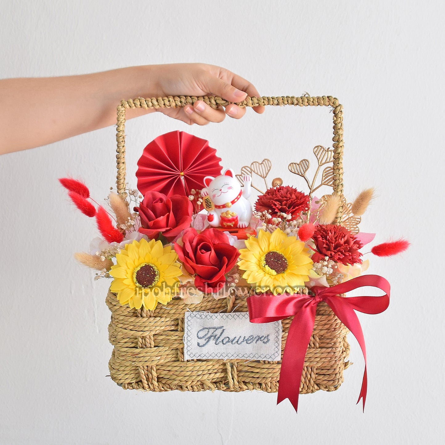 Ethan Fortune Lucky Cat Opening Flower Arrangement