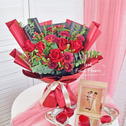 Sayang Photo Frame Gift Bundle| Fresh Flower Same Day Delivery Ipoh 