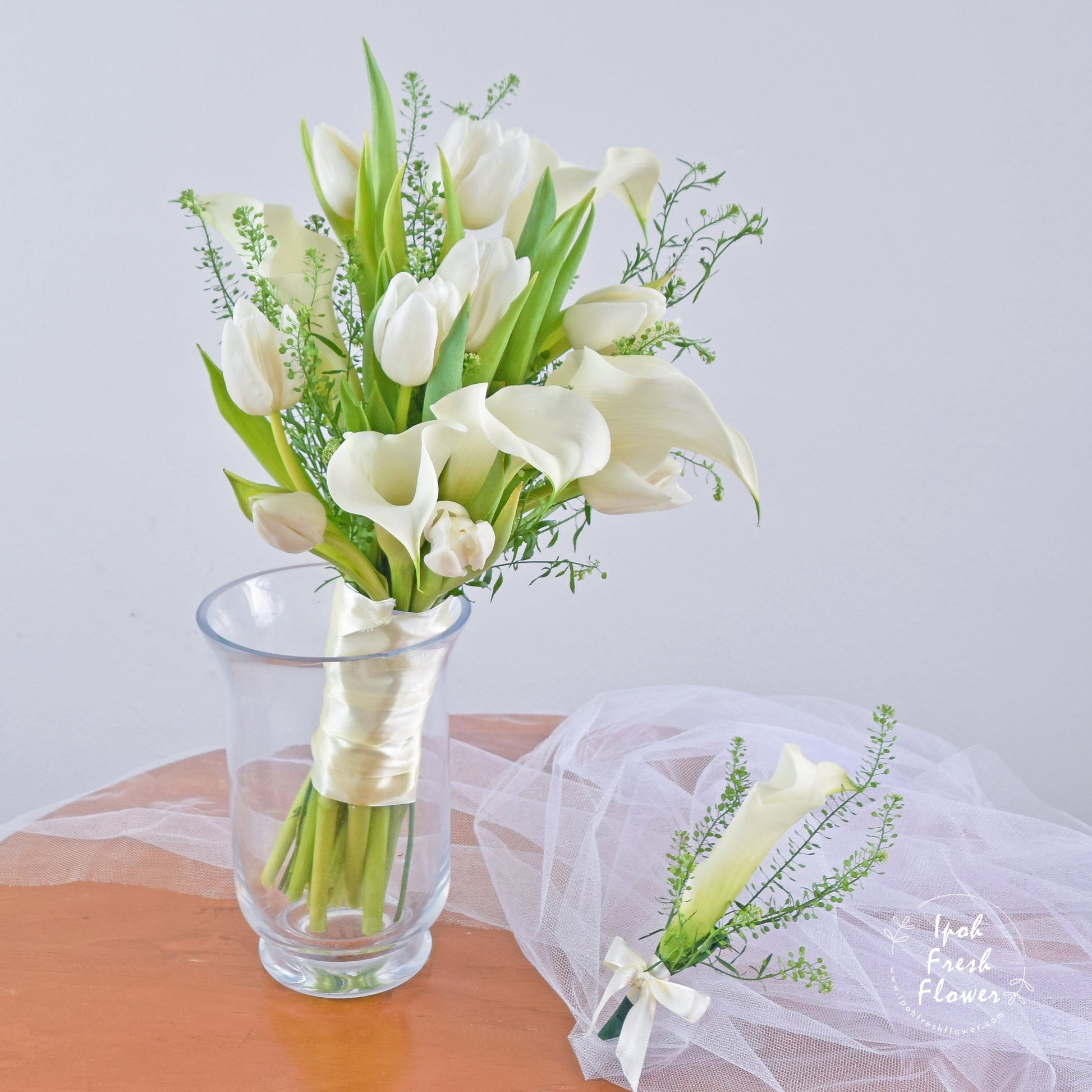 Gracia Bridal Bouquet| Personalized Flowers Tulip & Cala lilies For Wedding Gracia Bridal Bouquet With Boutonniere| Personalized Flowers For Wedding 