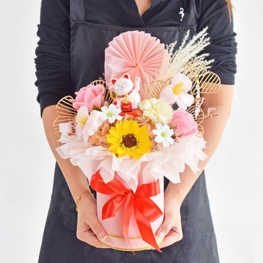 Keira| Fortune Lucky Cat Opening Flower Arrangement
