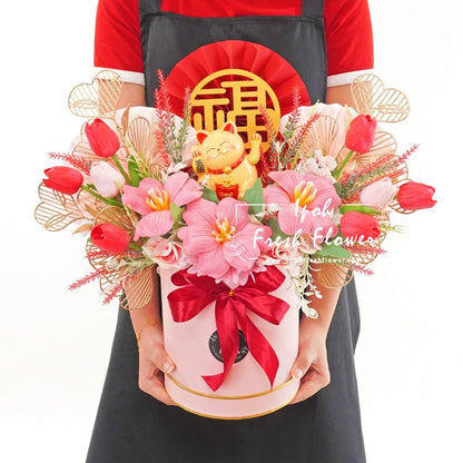 Luna Fortune Lucky Cat Opening Flower Arrangement