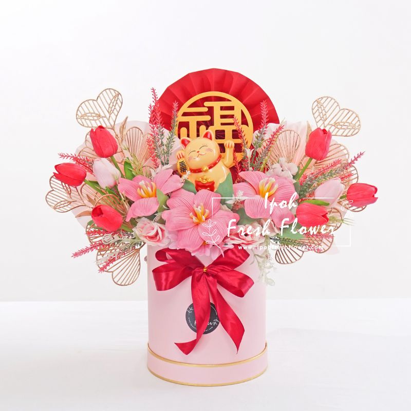 Luna Fortune Lucky Cat Opening Flower Arrangement