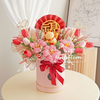 Luna Fortune Lucky Cat Opening Flower Arrangement
