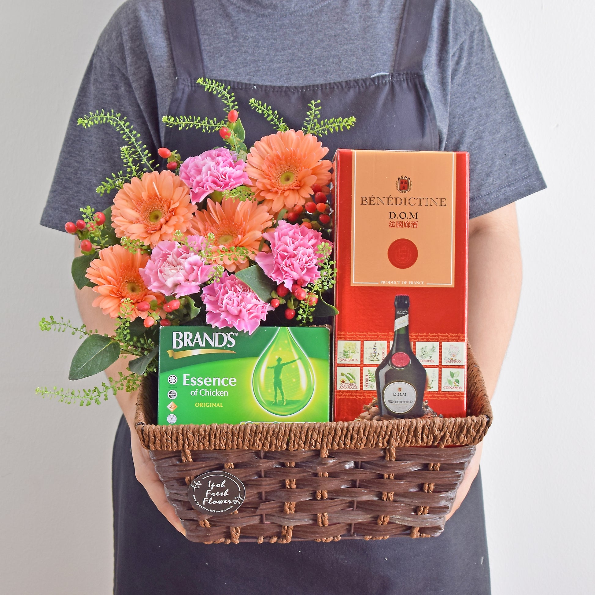 New mum treasure| New Born Baby Gift and Hamper Delivery 