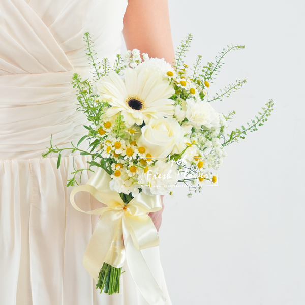 Nora Bridesmaid Bouquet| Flower Bouquet For Wedding & ROM