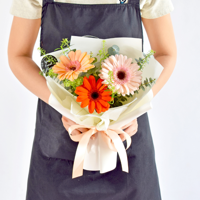 Vicky| Petite Fresh Flower Bouquet 