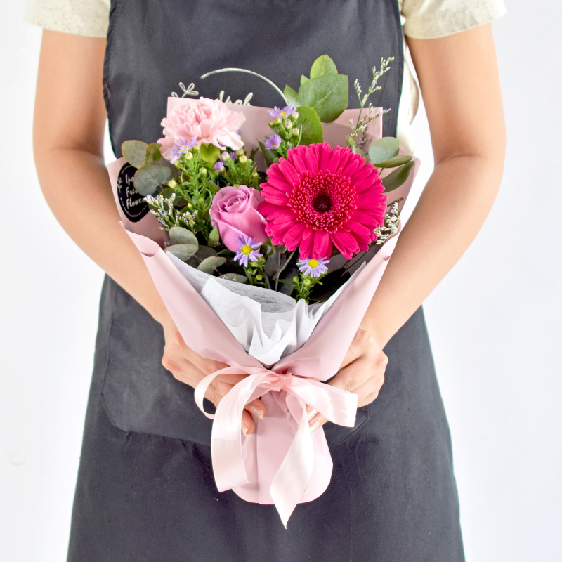 Yukki| Petite Fresh Flower Bouquet| Same Day Delivery