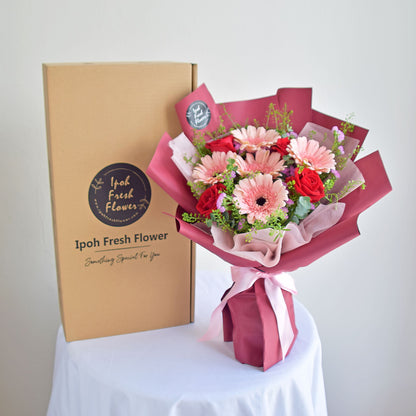 Blush Beauty| Daisy Fresh Flower Bouquet