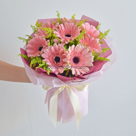 Blush Blooms| Daisy Fresh Flower Bouquet Delivery