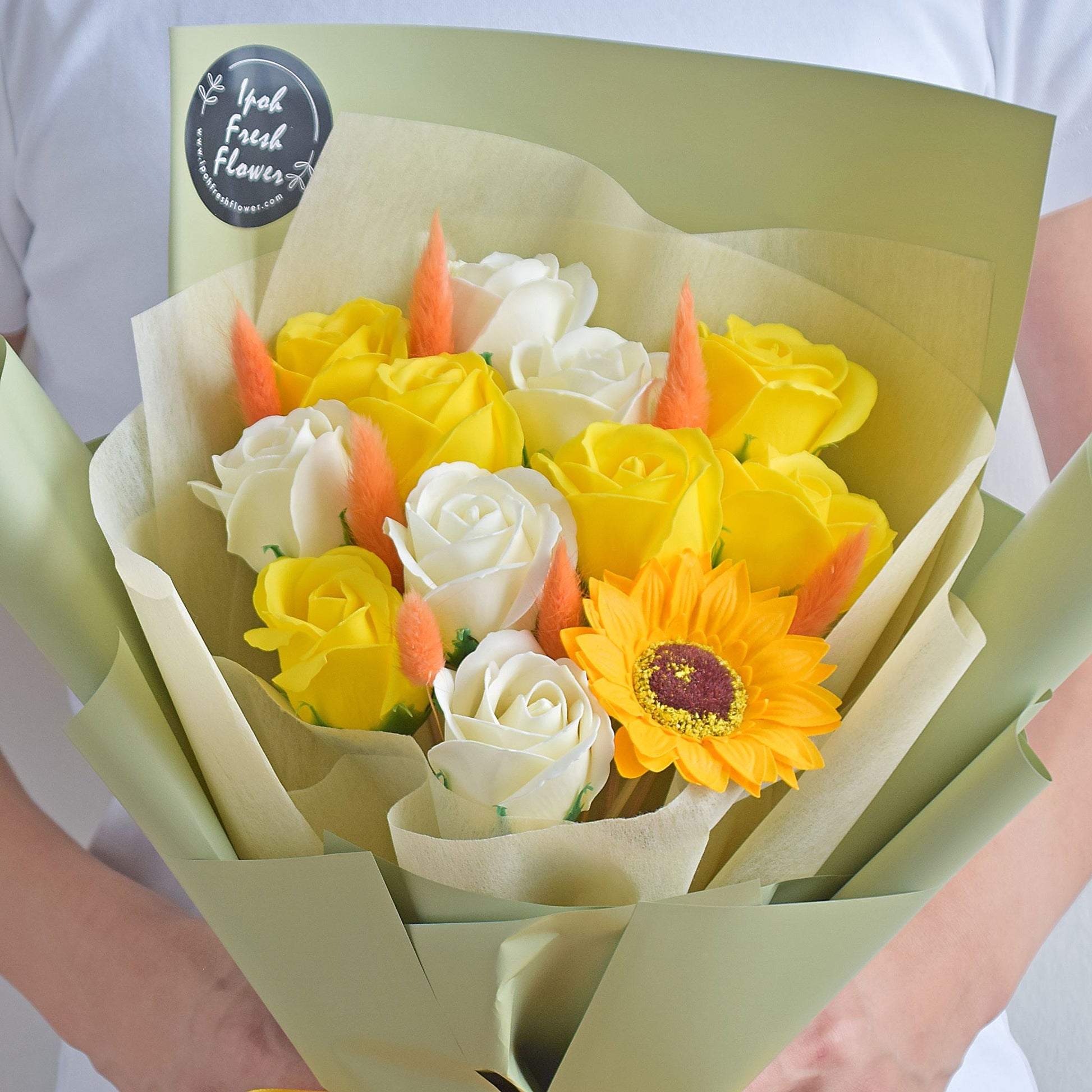 Buzz- Bee| Soap Flower Bouquet Delivery
