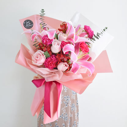 Lucia| Deluxe Fresh Flower Bouquet Delivery