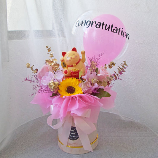 Luna Fortune Lucky Cat Opening Flower Arrangement