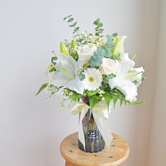 Maryland Lily Vase Arrangement| Fresh Flower In A Vase