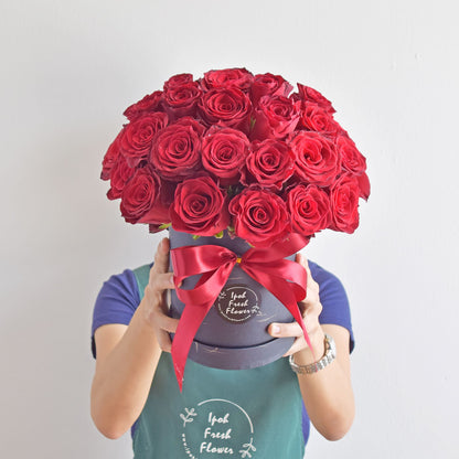 Scarlett| Red Roses Fresh Flower Bloom Box