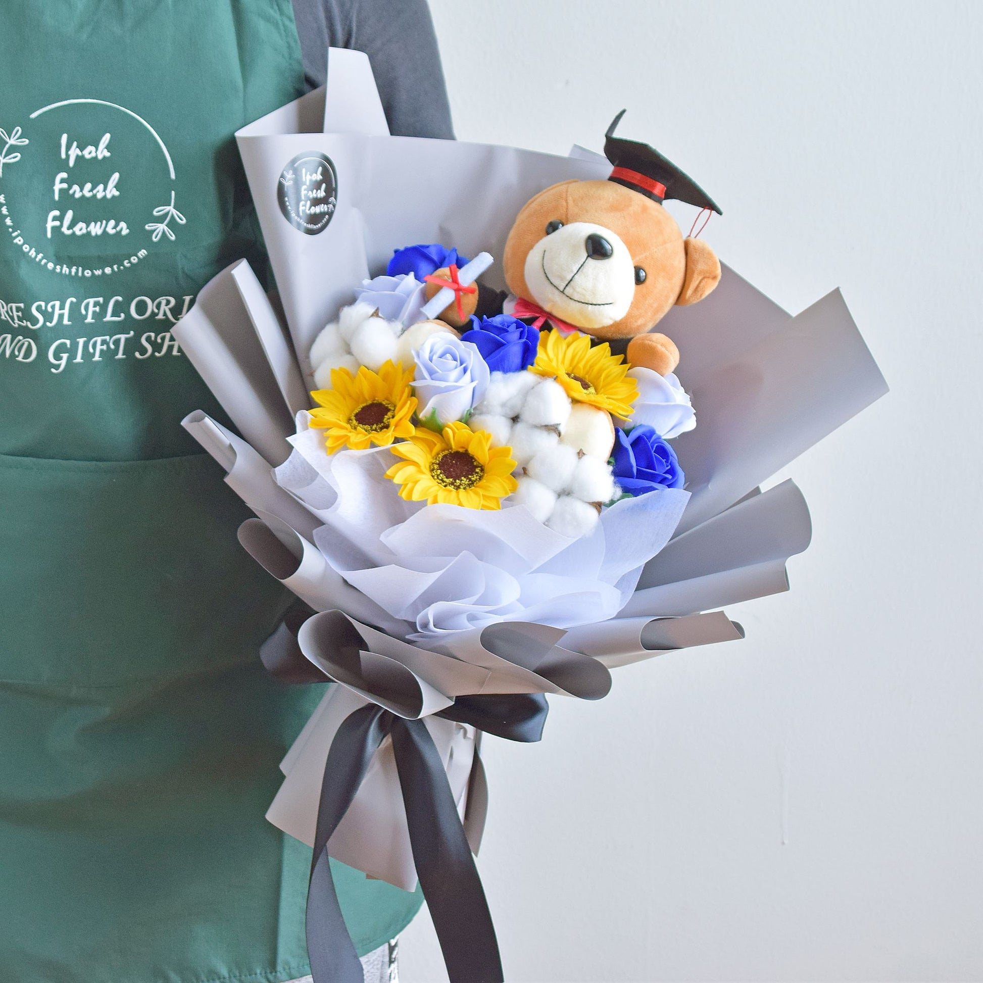 Smart Grad Soap Flowers| Graduation Bouquet| Graduation Gift Delivery