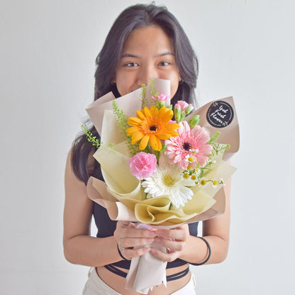 Vicky| Petite Fresh Flower Bouquet