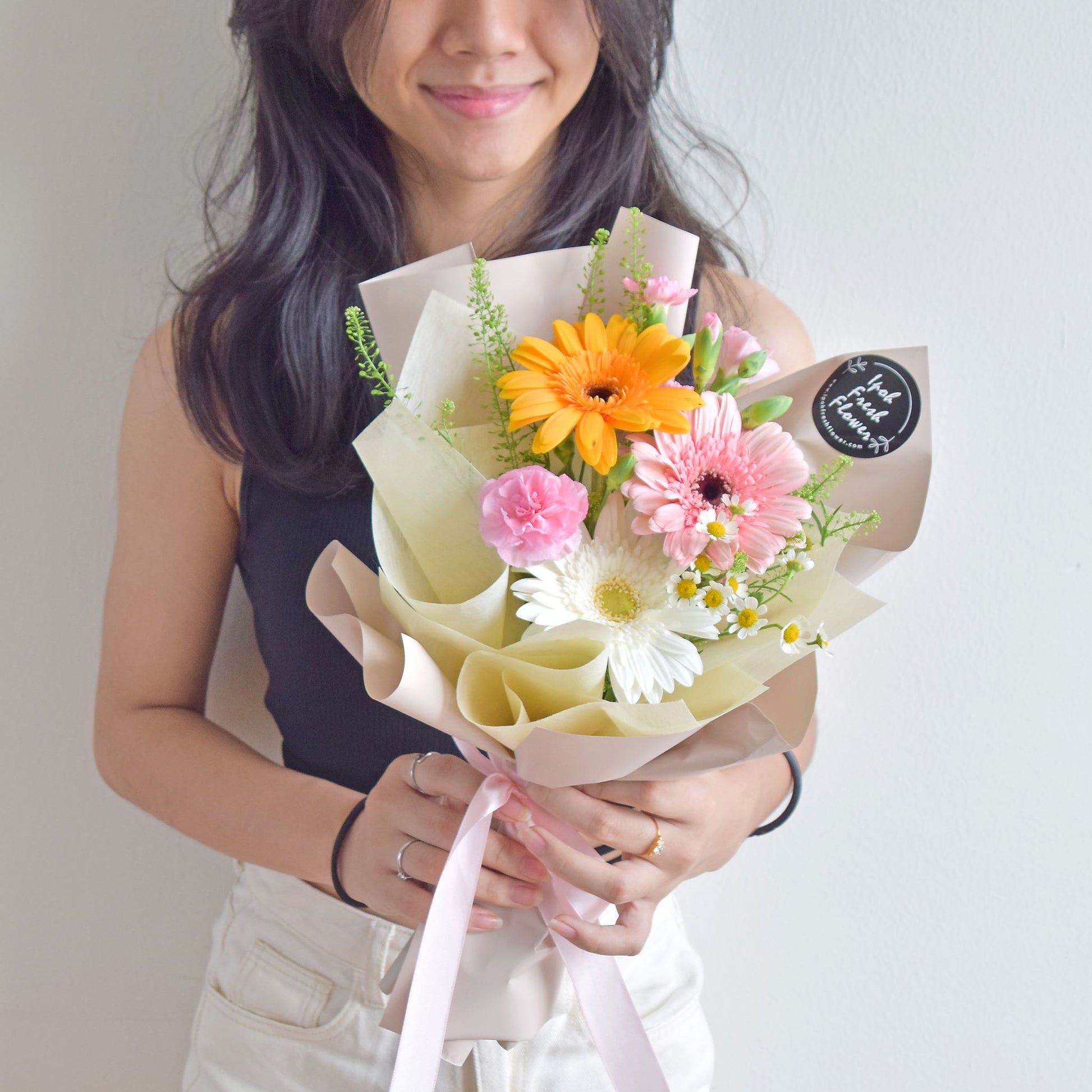 Vicky| Petite Fresh Flower Bouquet