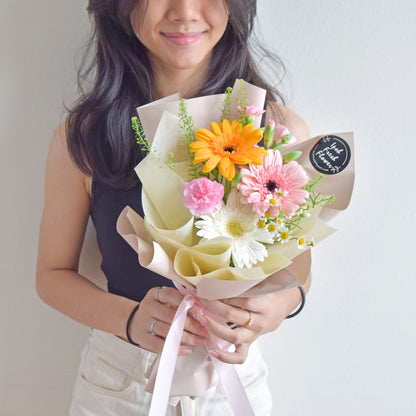 Vicky| Petite Fresh Flower Bouquet