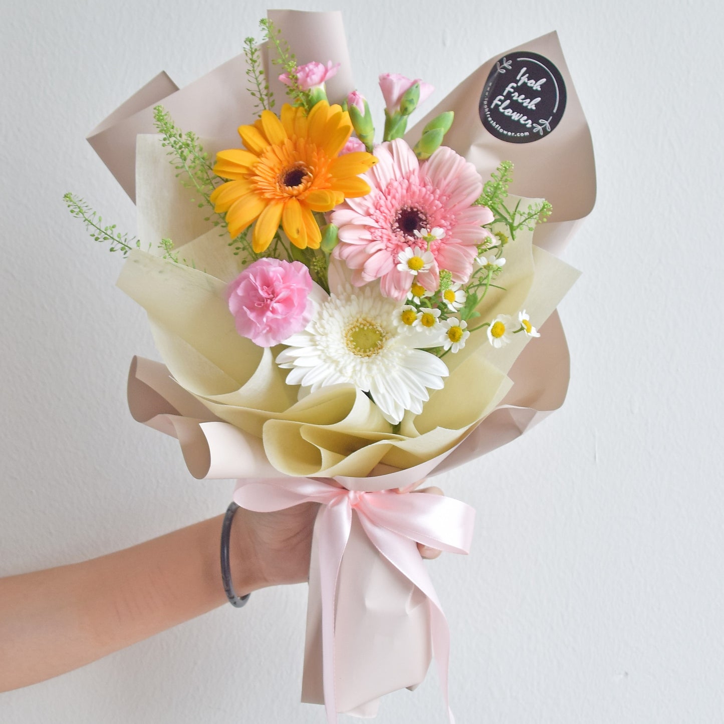 Vicky| Petite Fresh Flower Bouquet