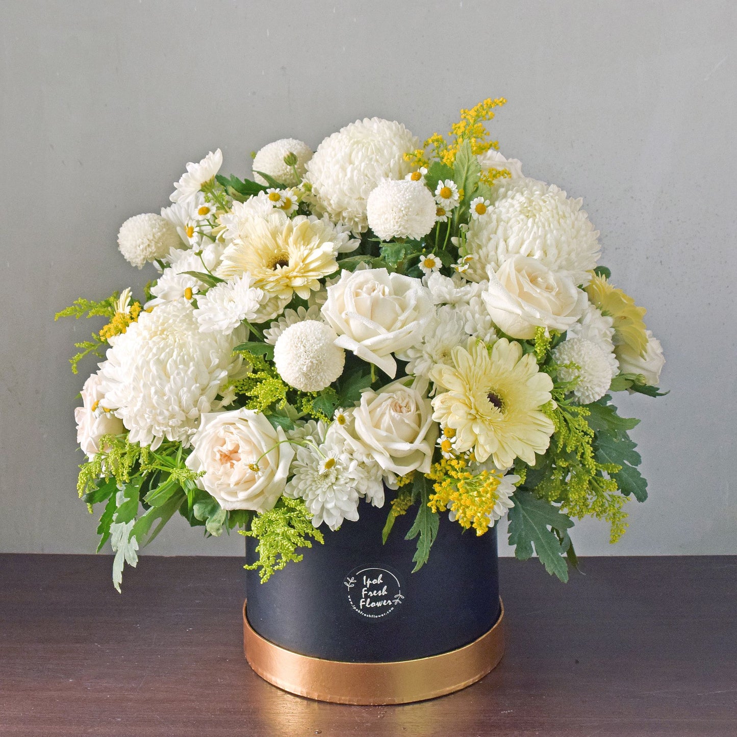 Zurine| Condolence Fresh Flower Bloom Box